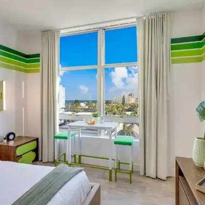 Rooftop Pool & Hot Tub Hollywood Beach Gym