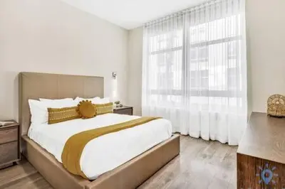 a bedroom with a large bed and a large window at Condo Bay View Infinity Pool Beach Service in Hollywood