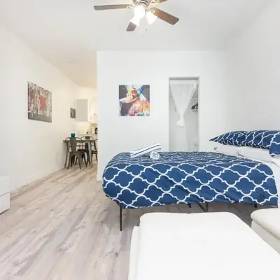 Ocean Drive Deco Apt w/2 Queen Beds