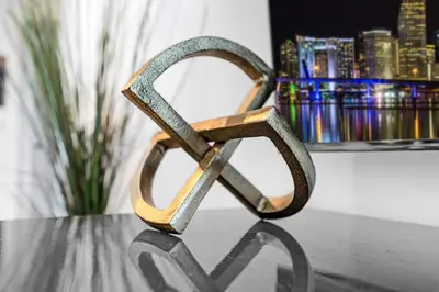 a metal object sitting on top of a table at Tranquil 1 Bed Escape in Doral With Free Parking in Hialeah Gardens