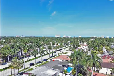 an aerial view of a city with palm trees at Premium Luxury 5BR & 3BA Villa near Hollywood Beach in Hollywood