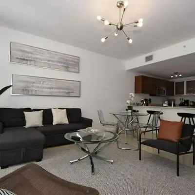 Lovely Midblock building 1 bedroom 1 bathroom apartment
