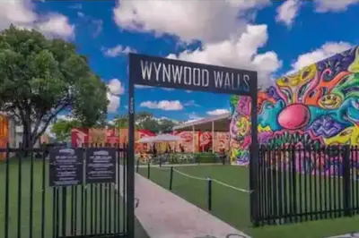 a street sign in front of a amusement park at King Bed, 3 miles to Stadium in Miami Gardens