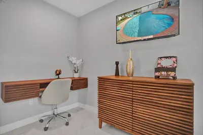 a desk and a chair in a room at Modern 4 Bedroom -Kosher - Heated Pool - Game Room in Hollywood