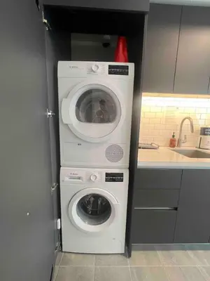 a washing machine and a washer in a kitchen at Modern Studio Downtown with Pool and Gym in Miami