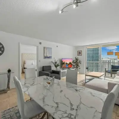 Exquisite 1 Bed • 33 Floor •Brickell • Ocean Views