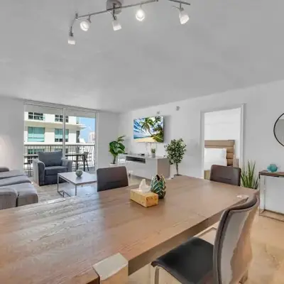 Spacious 36th FLR 1 BD 1 BT • Brickell • Bay View