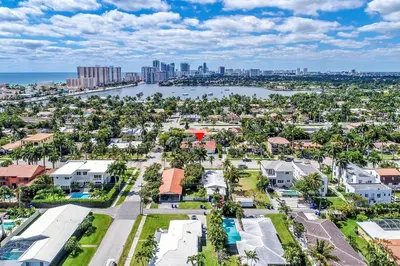 an aerial view of a city with the ocean at Amazing Villa WALK 5 minutes to Hollywood Beach in Hollywood