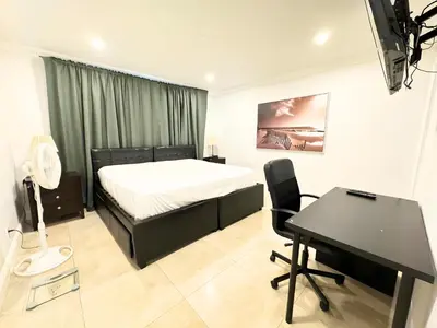 a bedroom with a bed and a desk and a desk at Spacious 4/4 Home Central To All Attractions in Hollywood