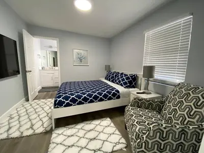 a bedroom with a bed and a couch at Rachaels Upscale 3 bedrooms Luxury Home in Fort Lauderdale
