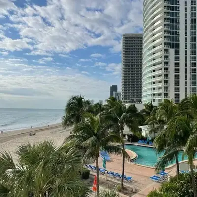 Lovely 2 bedroom with side ocean view