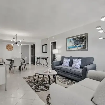 Cozy Beachfront 2 Bedroom Condo Beach Service 406