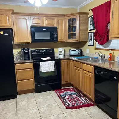2 Bedroom Boutique Gem 10 min to the beach Washer Dryer Gated Parking Bliss 2
