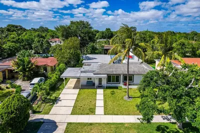 an aerial view of a house with a garden at Stylish 4 Bedroom Home with Pool, 12 Minutes to the beach in Miami