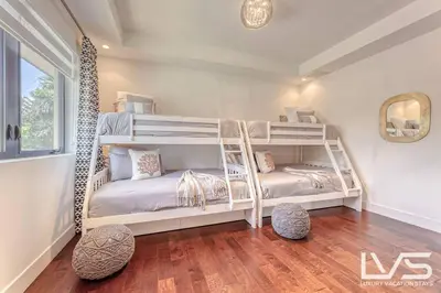 a bedroom with two bunk beds in a room at Victoria Villa - Walk to Las Olas - 4 Bed 4 Bath in Fort Lauderdale