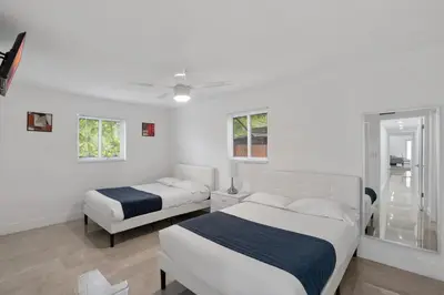 a bedroom with two beds and a window at D'Mauchi House in Miami