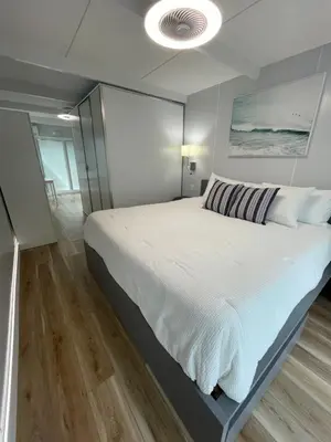 a bedroom with a large white bed in a room at Unique Houseboat Modern and New in Fort Lauderdale