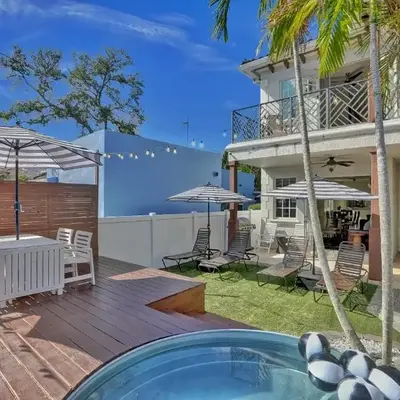 Tarpon River House - Heat Optional Pool - 4 bedrooms - 3 bathrooms - 1 miles to downtown FTL