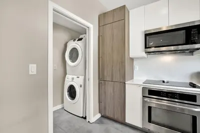 a kitchen with a washer and dryer and a microwave at Stunning Home LifeStyle Miami in Miami