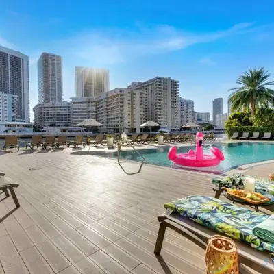 Modern Resort Apartment with Balcony Pool Gym