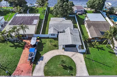 an overhead view of a house with a yard at waterfront Ocean dream House Hollywood Hard Rock airport in Fort Lauderdale