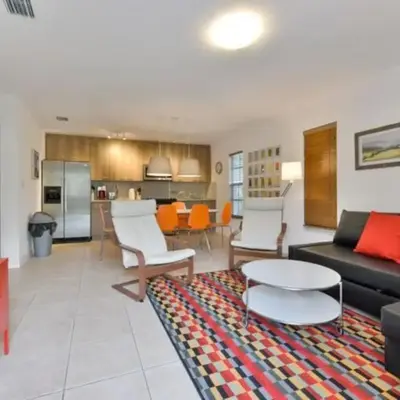 Wynwood Area with Hot Tub