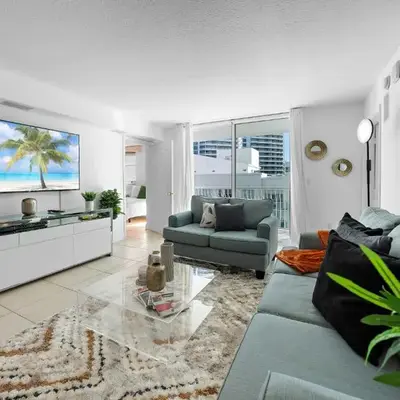 Stylish 2BR With Skyline Views