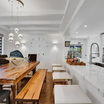 Beautiful Tropical Vacation House close to Beach