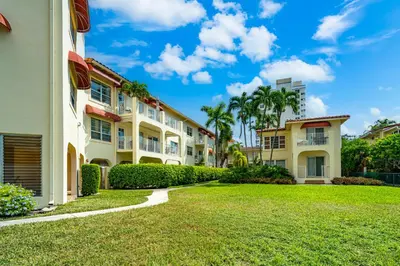 a row of apartment buildings with a yard at Walk to Ft Lauderdale beach - Water Views & Pool in Fort Lauderdale