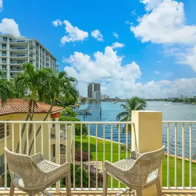 Walk to Ft Lauderdale beach - Water Views & Pool