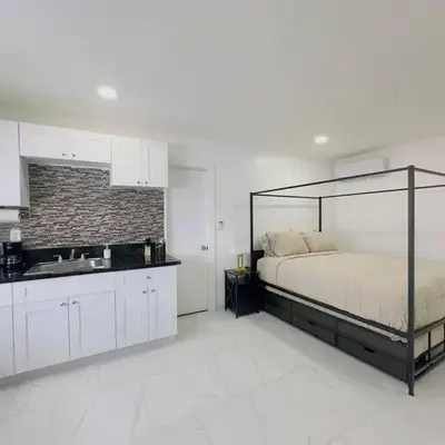 New Mid Miami Beach apt free parking and beach access