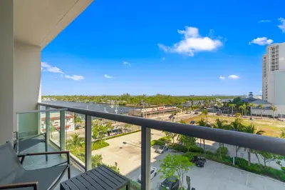 a balcony with a view of a city at Nido del amor in Hollywood