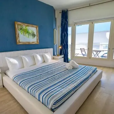 King 1 Bed Apt with rooftop pool C202