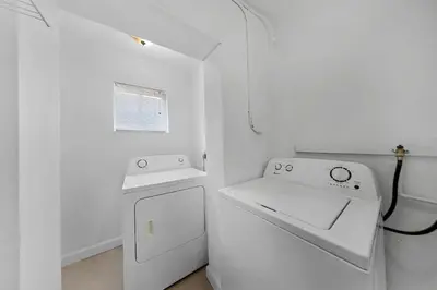 a white bathroom with a sink and a washing machine at Casa Neisy Florida 10 minutes from Hollywood Beach and Hard Rock Hotel & Casino Hollywood in Hollywood