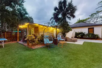 a home with a yard with chairs and a house at Entertainer's Paradise in Fort Lauderdale
