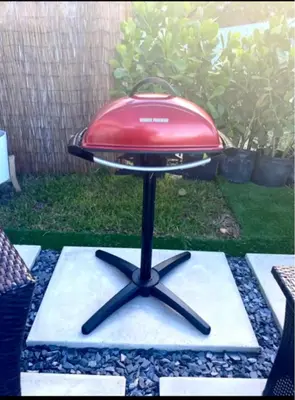 a toaster oven sitting on top of a grill at Tropical Studio in Miami