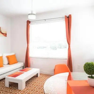 1Bedroom Collins 2 Blocks to Ocean with Paid Street Parking