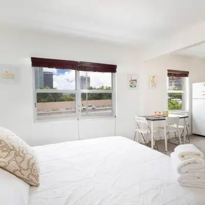 B06 5 min from beach studio Midtown
