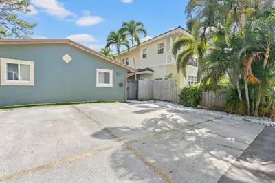 a house with palm trees in front of a driveway at Weekly Discounts 10 min to Beach by TilahStays in Fort Lauderdale