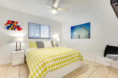 a bedroom with a bed and a ceiling fan at 2 Mi to Dtwn Hollywood Vibrant Pet-Friendly Condo in Hallandale Beach