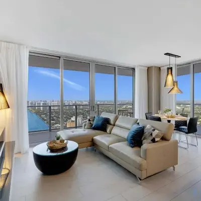 High Floor 3BR - 2BA - Resort Fees & Parking Incl