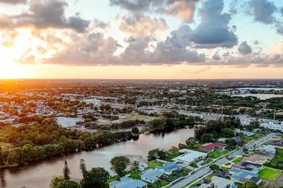 an aerial view of a city with a river at Classic Modern 3-Bedroom Oasis in Fort Lauderdale