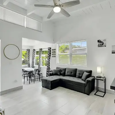 Fort Lauderdale Home near Nightlife and Beach