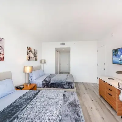 Beachwalk Family Studio- Beach Pool Gym & Bay View