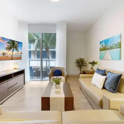 Beautiful Apt 2BR Hollywood Beach Rooftop Pool