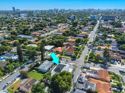 an aerial view of a city with a green arrow at Modern Oasis Unit 2 - Close to Beach, Brickell & Airport in Miami