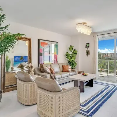 Lux 3BR City-View Retreat in Hollywood