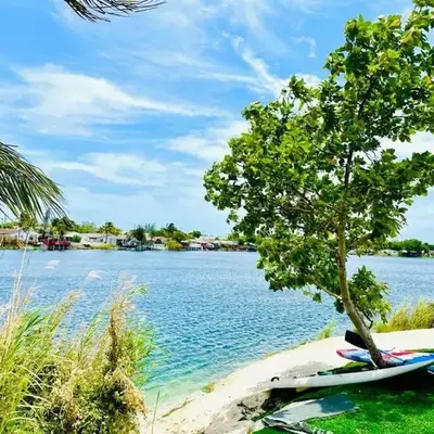 Beach Lake Paradise - Super Location!