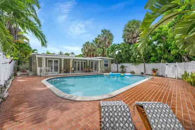 a house with a swimming pool in a yard at Beach Home Estate I Pool & Ocean in Fort Lauderdale