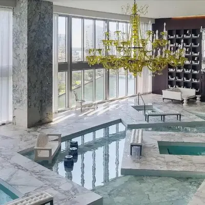 Large Suites in Hotel W with bay views